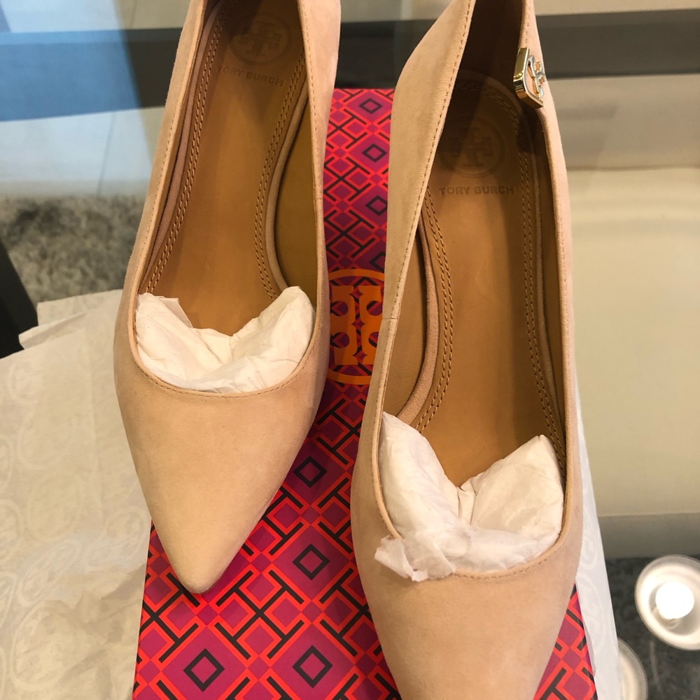 Tory Burch kitten heels. Size 6.5 Suede Light Tan pointed toe